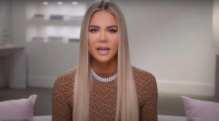 Khloé Kardashian took great pictures during her beach vacation, but her niece crashed the shoot