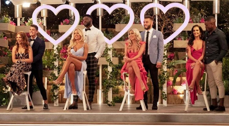 A producer steps in to prevent an argument between two bombshells at a Love Island reunion