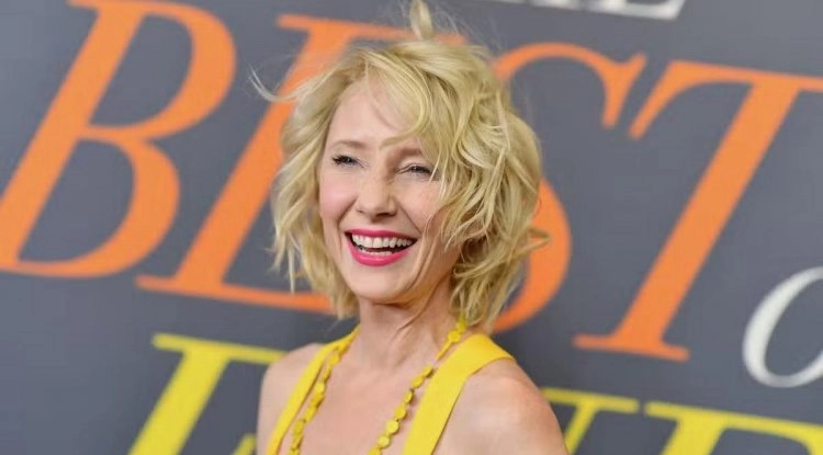 A car crash has reportedly left Anne Heche in critical condition